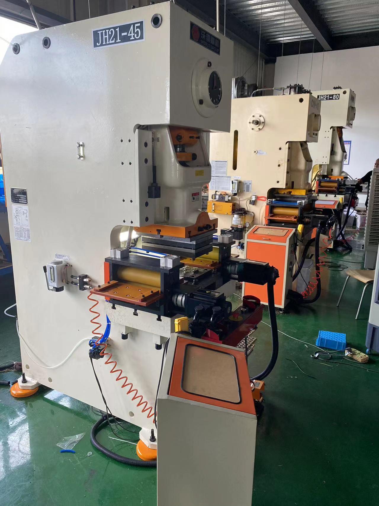 定制型模內一拉一送送料機
